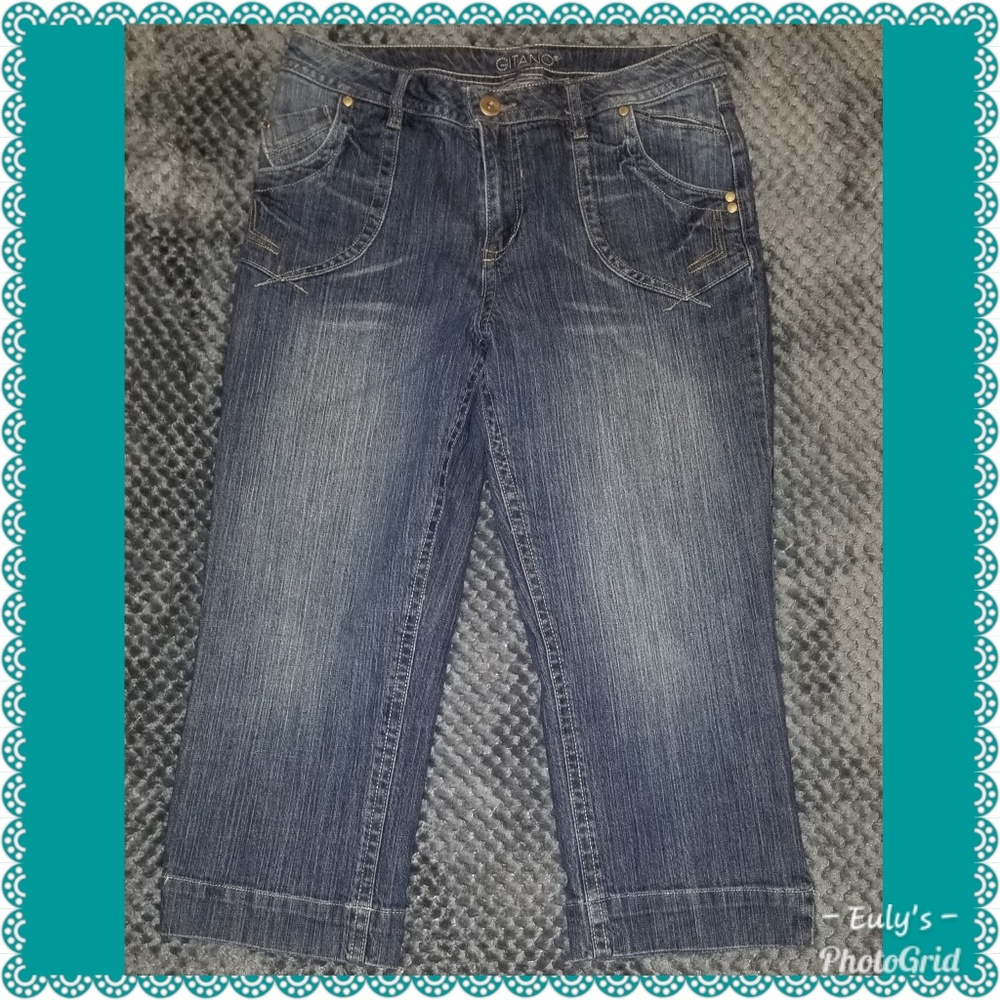 Gitano, ladies size 12, blue wash capri jeans.